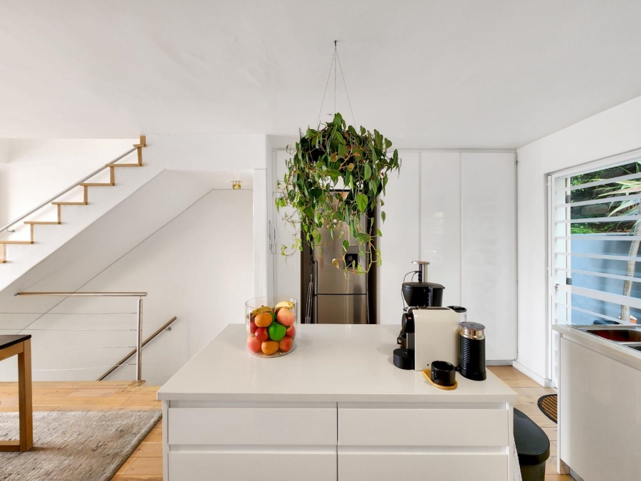 To Let 2 Bedroom Property for Rent in Green Point Western Cape